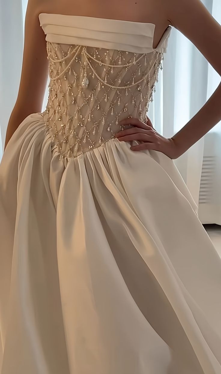 A Line Stunning Strapless Satin Wedding Dresses With Beads fg7297