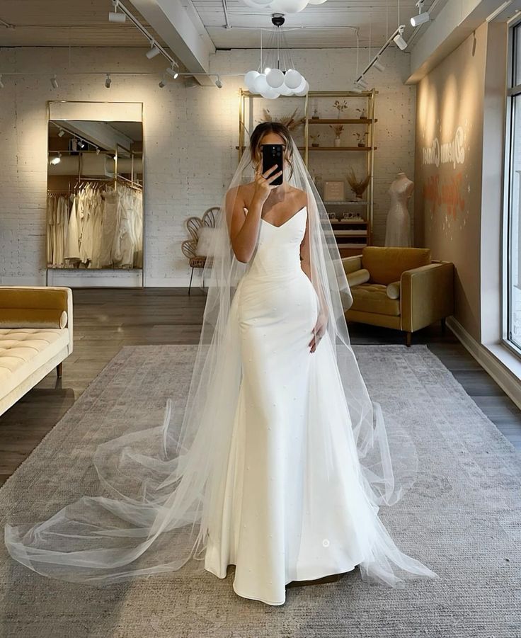 Mermaid Strapless White Satin Wedding Dresses with Pearls fg7309