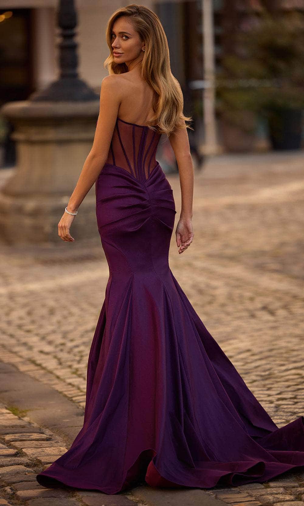 La Femme 32791 - Strapless Sweetheart Mermaid Prom Gown